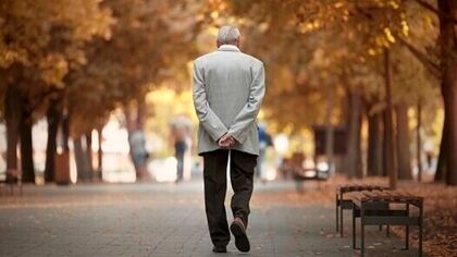 معوقات بازنشستگان چه شد؟ / چرا دولت زورش به بازنشسته‌ها می‌رسد؟