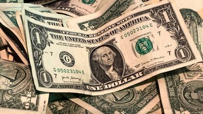 دلار ریخت، خودرو نه / چرا بازار خودرو حاضر نیست ارزان شود؟