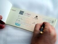 خبر مهم برای دارندگان چک/ یک تغییر بزرگ در راه است/ افراد براساس رتبه اعتباری میتوانند چک بکشند؟